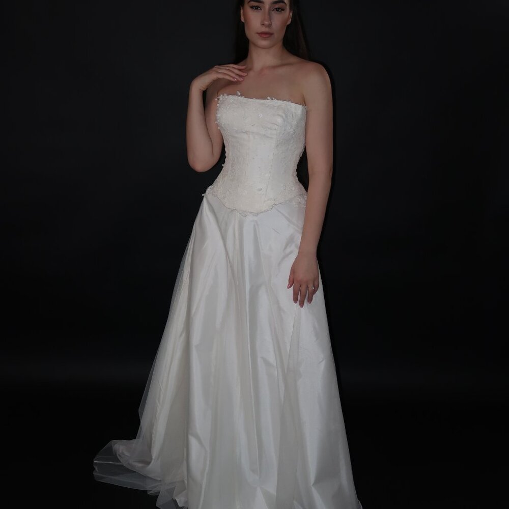 Floor Sample US 2 Cymbeline Strapless Lace Corset Two-Piece Gown